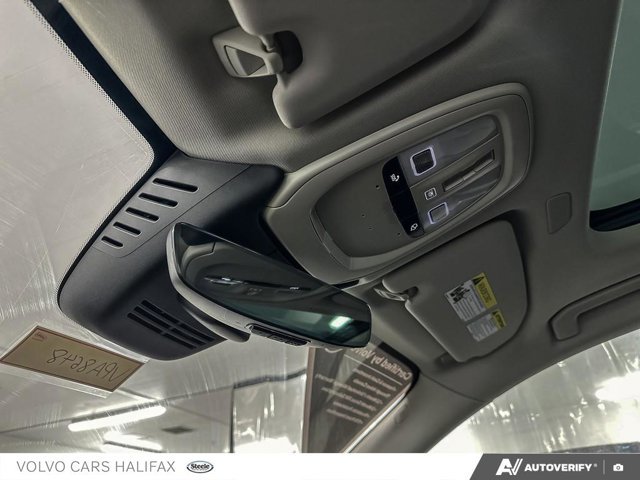 Volvo XC60 Plus Dark Theme 2025-20