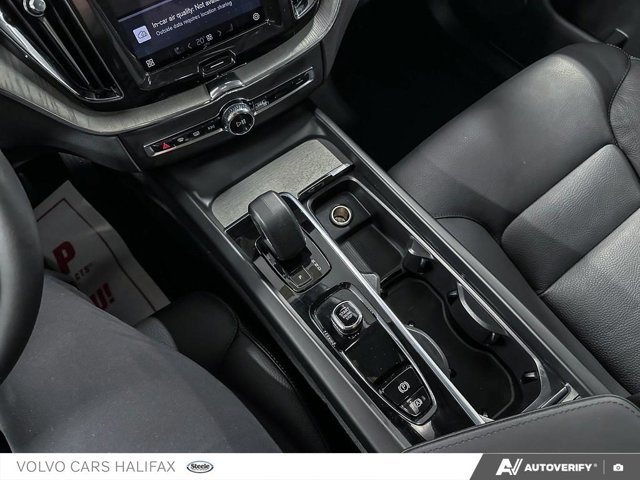 Volvo XC60 Plus Dark Theme 2025-17