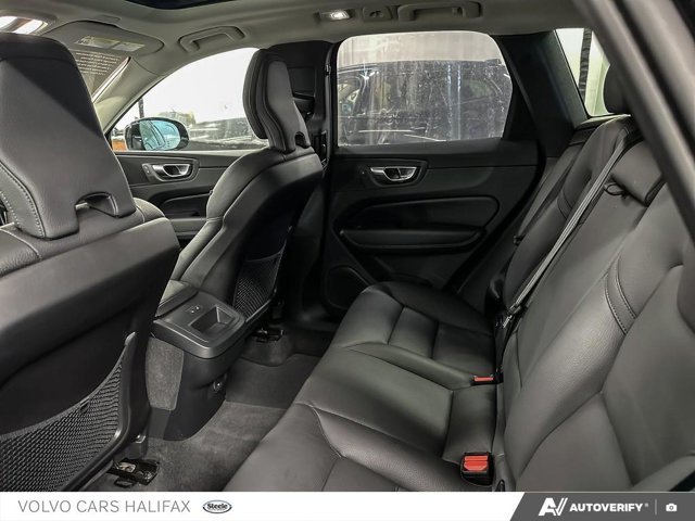 Volvo XC60 Plus Dark Theme 2025-22