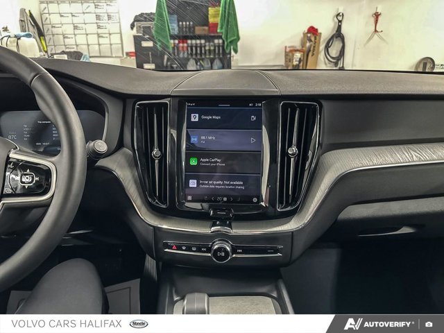 Volvo XC60 Plus Dark Theme 2025-18