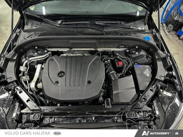 Volvo XC60 Plus Dark Theme 2025-9