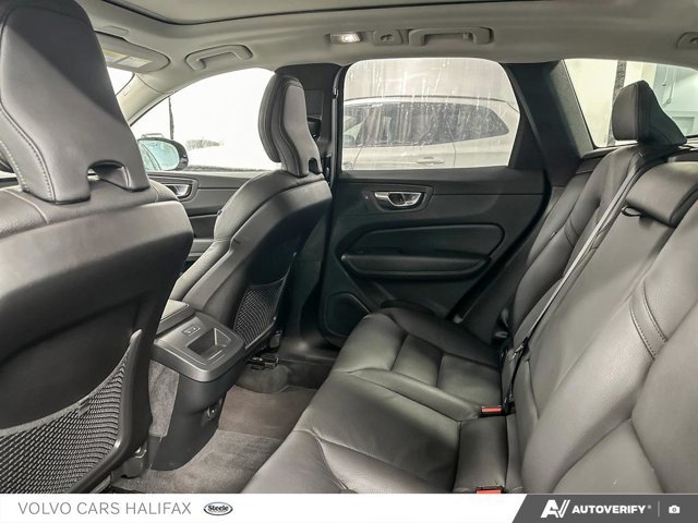 Volvo XC60 Plus Dark Theme 2025-22