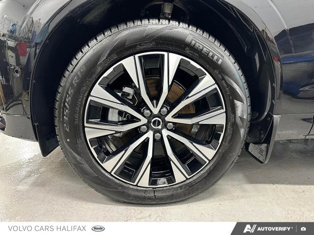 2025 Volvo XC60 Plus Dark Theme-5