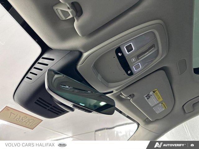 2025 Volvo XC60 Plus Dark Theme-17