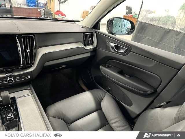2025 Volvo XC60 Plus Dark Theme-23