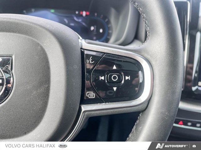 Volvo XC60 Plus Dark Theme 2025-14