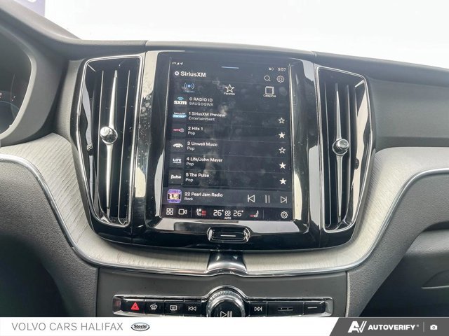 Volvo XC60 Plus Dark Theme 2025-17
