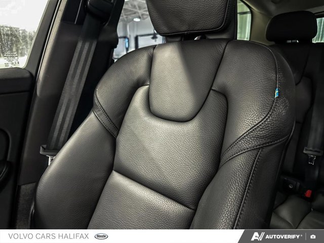 2025 Volvo XC60 Plus Dark Theme-19