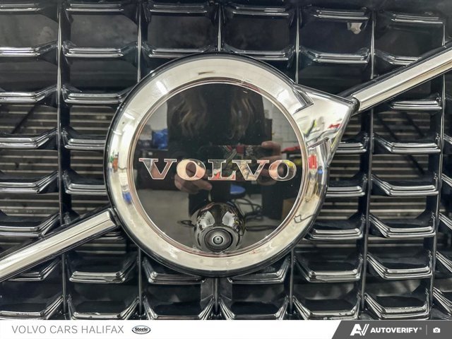 2025 Volvo XC60 Plus Dark Theme-8