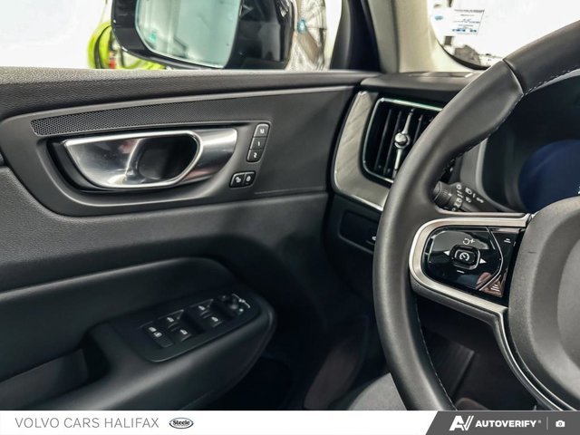 2025 Volvo XC60 Plus Dark Theme-16