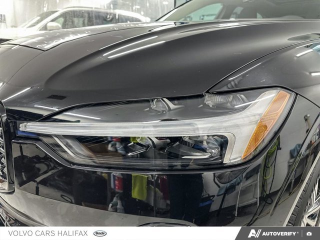 2025 Volvo XC60 Plus Dark Theme-7