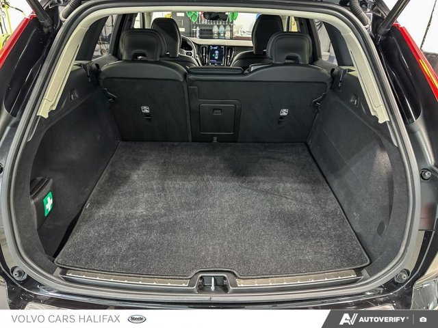 2025 Volvo XC60 Plus Dark Theme-11