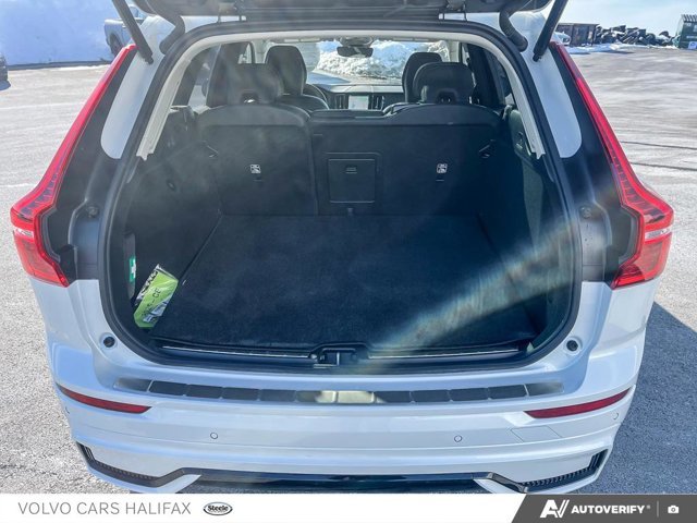 2025 Volvo XC60 Plus Dark Theme-10