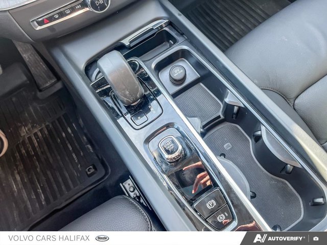 2025 Volvo XC60 Plus Dark Theme-16