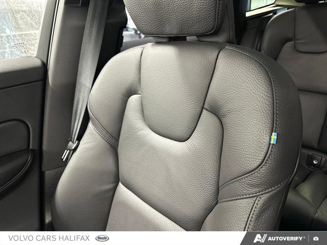 2025 Volvo XC60 Plus Dark Theme-20