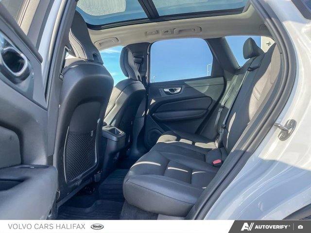 2025 Volvo XC60 Plus Dark Theme-21