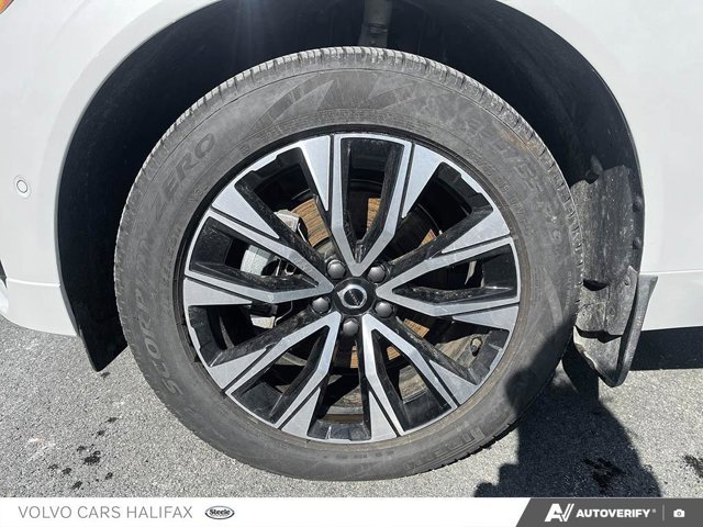 2025 Volvo XC60 Plus Dark Theme-5