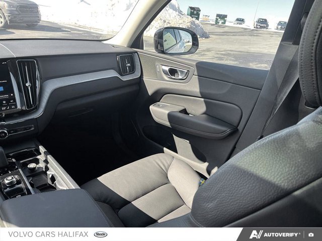 2025 Volvo XC60 Plus Dark Theme-23