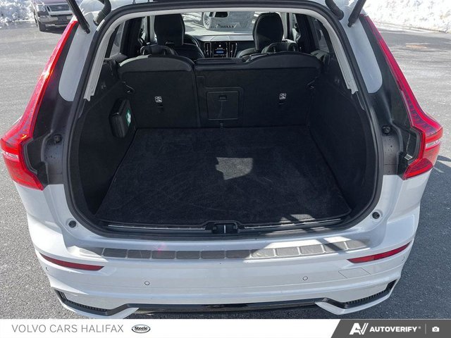 2025 Volvo XC60 Plus Dark Theme-10