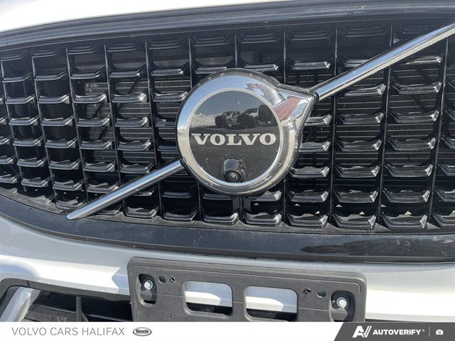 2025 Volvo XC60 Plus Dark Theme-8