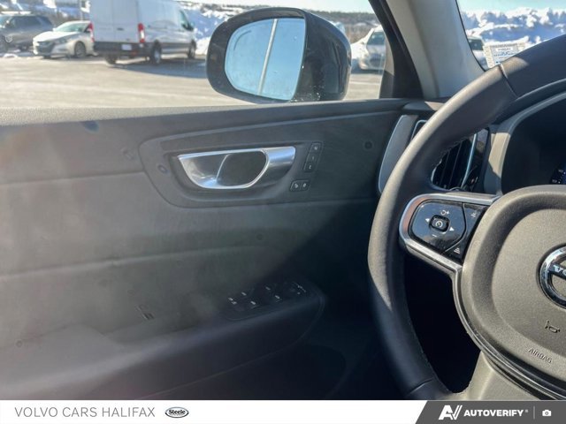 2025 Volvo XC60 Plus Dark Theme-15