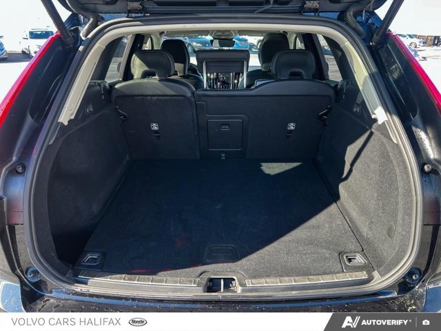 2025 Volvo XC60 Plus Dark Theme-10