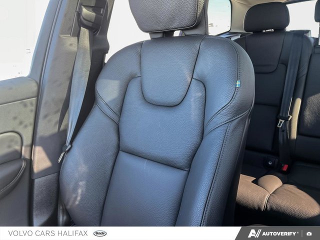 2025 Volvo XC60 Plus Dark Theme-18