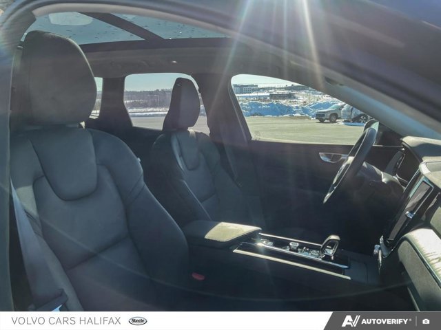 2025 Volvo XC60 Plus Dark Theme-20