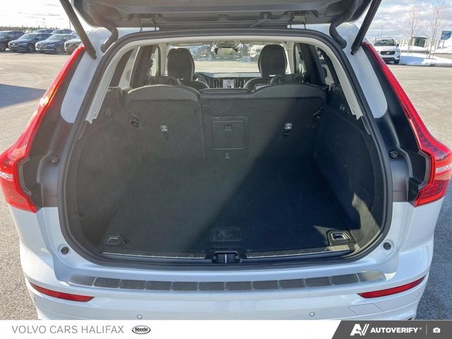 Volvo XC60 Plus Dark Theme 2025-10