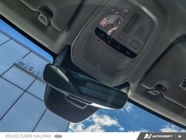 Volvo XC60 Plus Dark Theme 2025-19