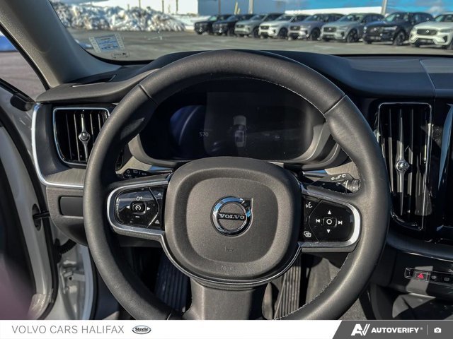 Volvo XC60 Plus Dark Theme 2025-12