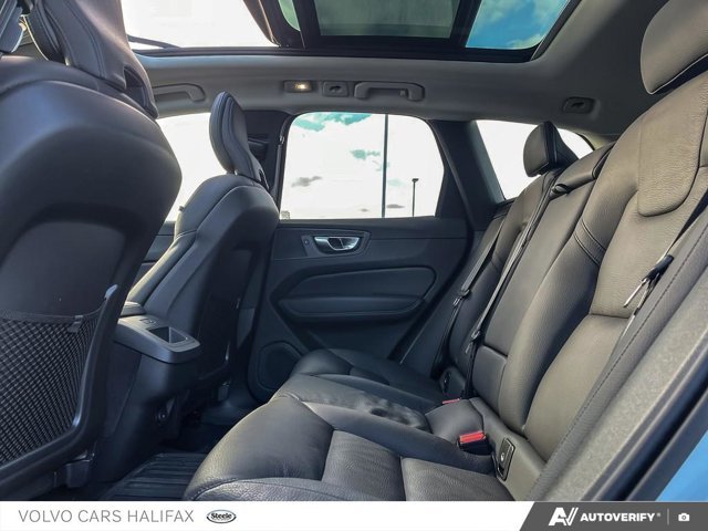 Volvo XC60 Plus Dark Theme 2025-21