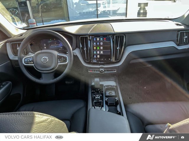 Volvo XC60 Plus Dark Theme 2025-22