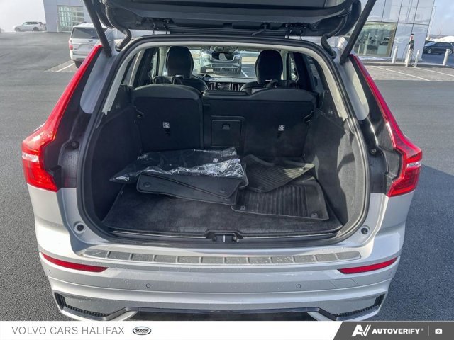 2025 Volvo XC60 Plus Dark Theme-10