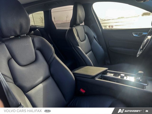 2025 Volvo XC60 Plus Dark Theme-19