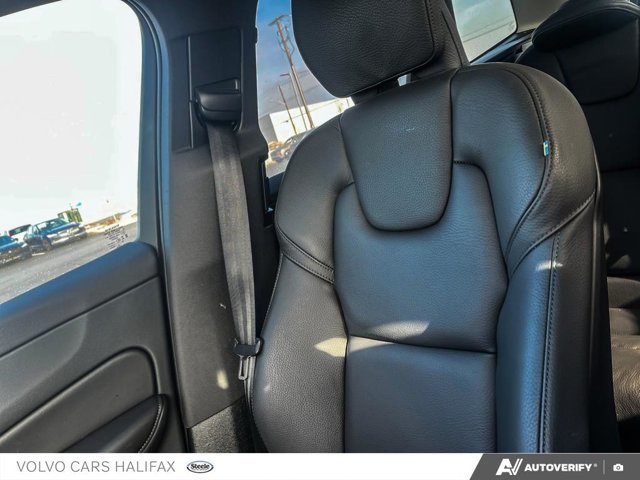 2025 Volvo XC60 Plus Dark Theme-17