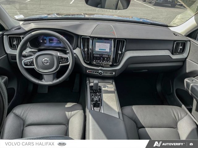 Volvo XC60 Plus Dark Theme 2025-22