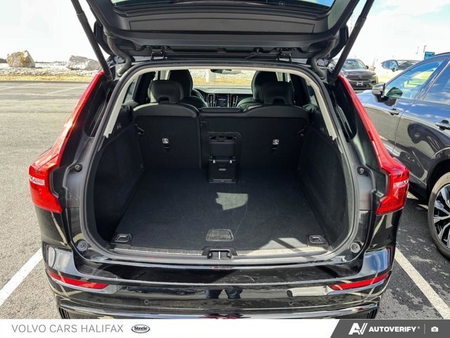 Volvo XC60 Plus Dark Theme 2025-10