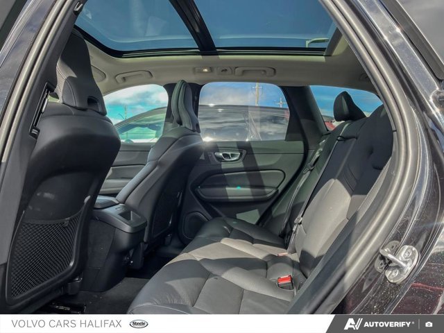 Volvo XC60 Plus Dark Theme 2025-21