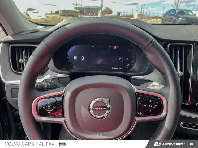 Volvo XC60 Plus Dark Theme 2025-12