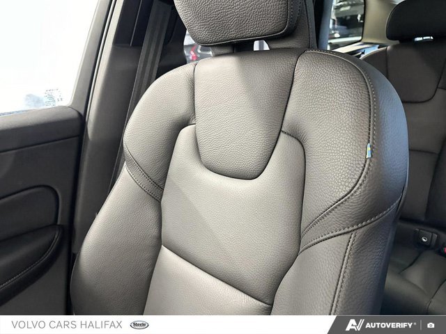 2025 Volvo XC60 Plus Dark Theme-20