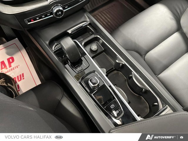 2025 Volvo XC60 Plus Dark Theme-18