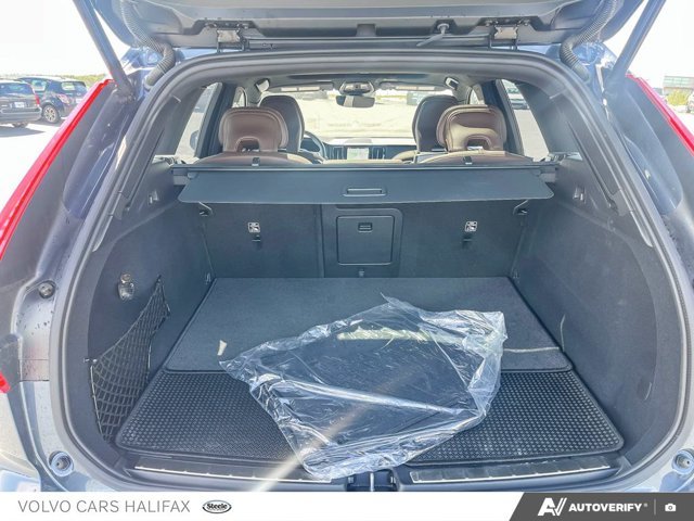 2025 Volvo XC60 Ultra Dark Theme-10
