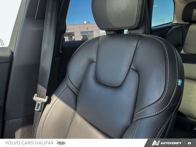 2025 Volvo XC60 Ultra Dark Theme-18