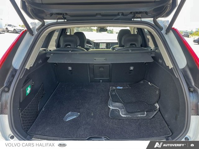 2025 Volvo XC60 Ultra Dark Theme-10