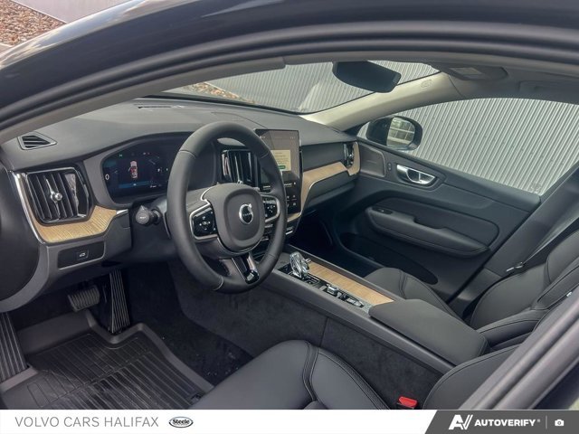 Volvo XC60 Plus Dark Theme 2026-10