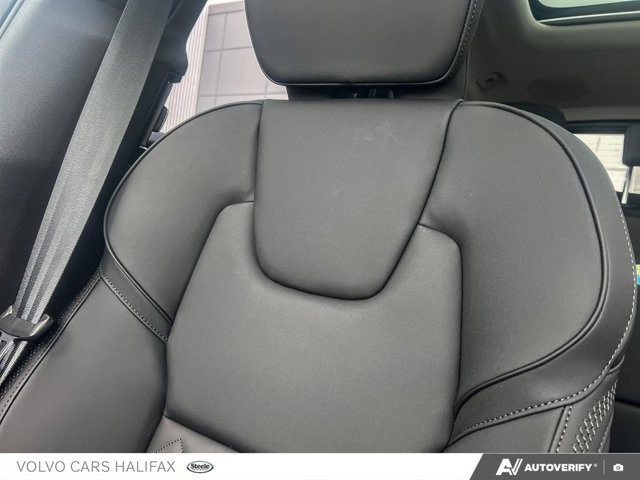 Volvo XC60 Plus Dark Theme 2026-17