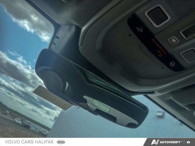 Volvo XC60 Plus Dark Theme 2026-18