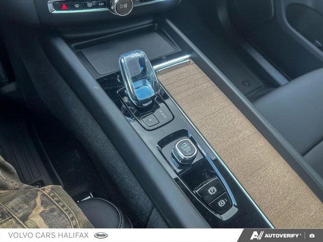 Volvo XC60 Plus Dark Theme 2026-15