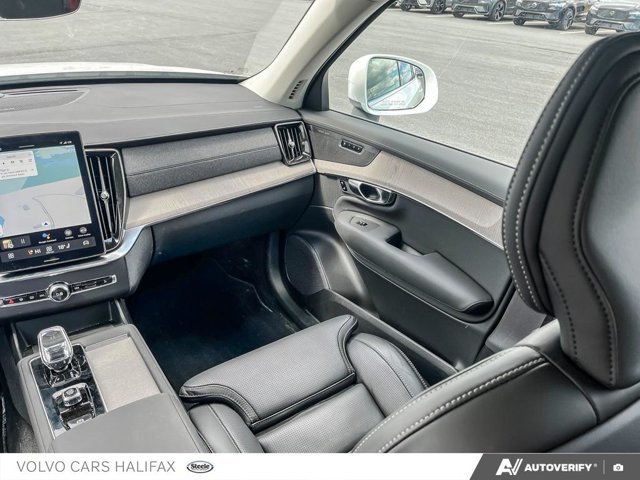 Volvo XC90 Plug-In Hybrid Ultra Bright Theme 2025-23